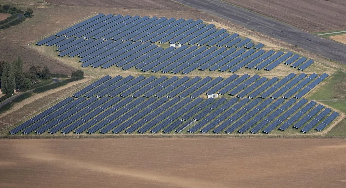 Inverter, Microinverter, Power Optimizer for Solar Panels – What Are They and Which One to Choose?