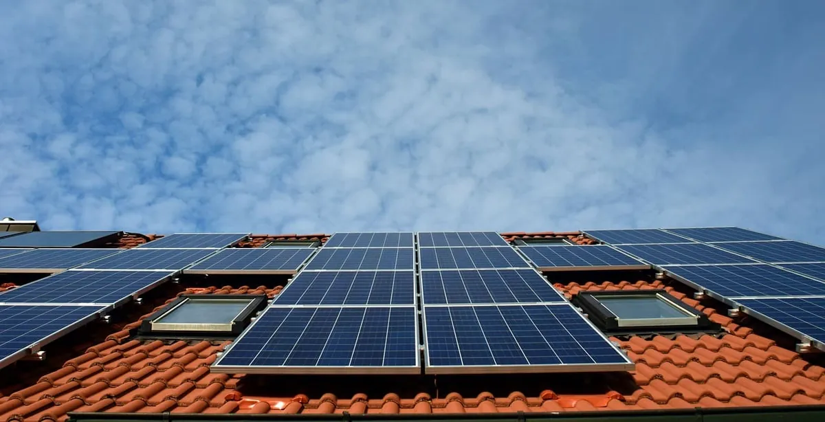 Inverter, Microinverter, Power Optimizer for Solar Panels – What Are They and Which One to Choose?