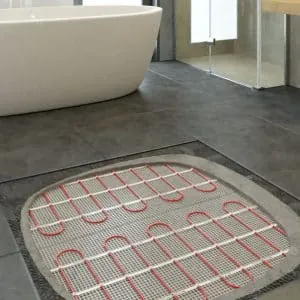 tapis chauffant sous le sol dans la salle de bain